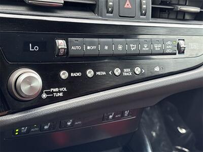 2023 Lexus ES 300h   - Photo 25 - McKinney, TX 75070