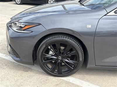 2023 Lexus ES 300h   - Photo 16 - McKinney, TX 75070