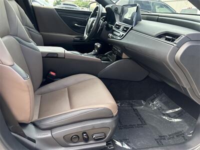 2022 Lexus ES 300h   - Photo 33 - McKinney, TX 75070