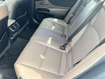 2022 Lexus ES 300h   - Photo 29 - McKinney, TX 75070