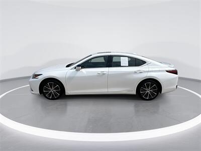 2022 Lexus ES 300h   - Photo 5 - McKinney, TX 75070