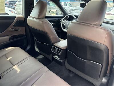 2022 Lexus ES 300h   - Photo 32 - McKinney, TX 75070
