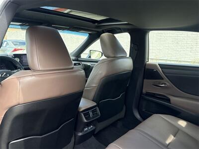 2022 Lexus ES 300h   - Photo 30 - McKinney, TX 75070