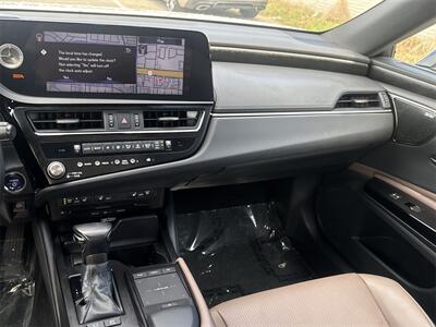 2022 Lexus ES 300h   - Photo 22 - McKinney, TX 75070
