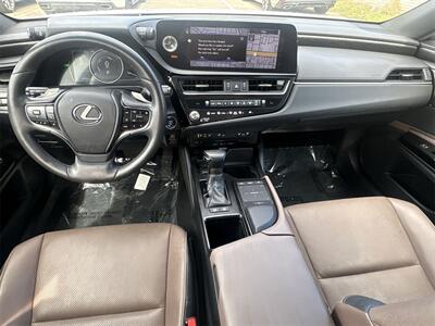 2022 Lexus ES 300h   - Photo 20 - McKinney, TX 75070