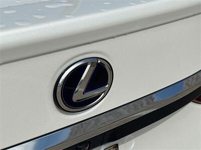 2022 Lexus ES 300h   - Photo 15 - McKinney, TX 75070