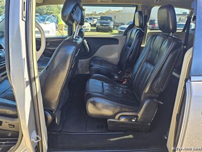 2014 Chrysler Town & Country Touring   - Photo 9 - Garner, NC 27529