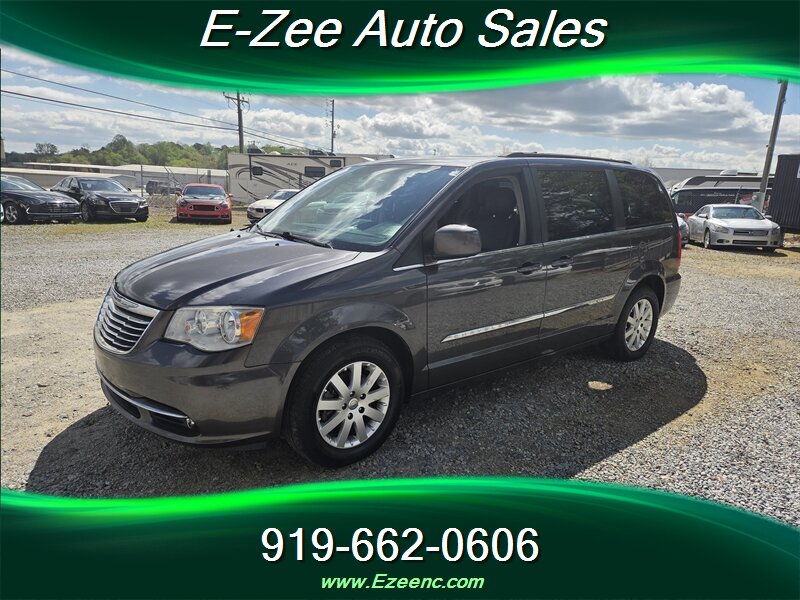 2016 Chrysler Town & Country Touring   - Photo 1 - Garner, NC 27529