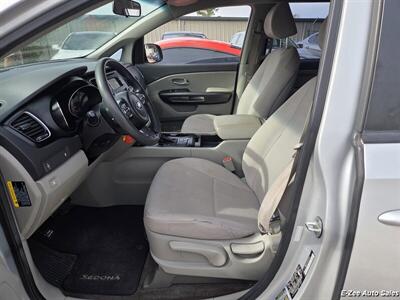 2016 Kia Sedona L - Photo 7 - Garner, NC 27529