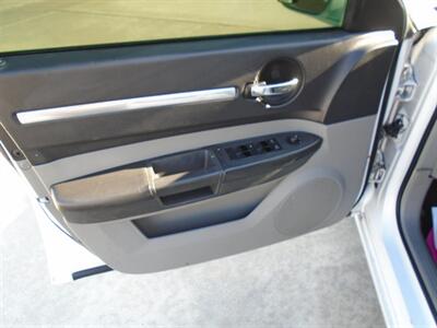 2010 Dodge Charger SXT - Photo 8 - Houston, TX 77082