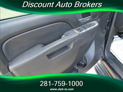 2010 Chevrolet Avalanche LS   - Photo 10 - Houston, TX 77082