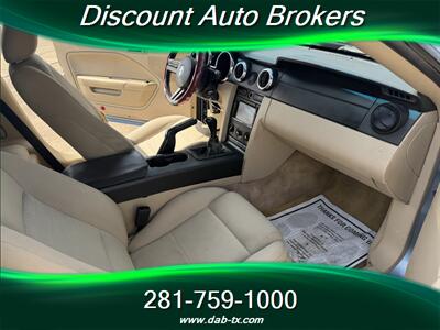 2007 Ford Mustang V6 Deluxe   - Photo 12 - Houston, TX 77082