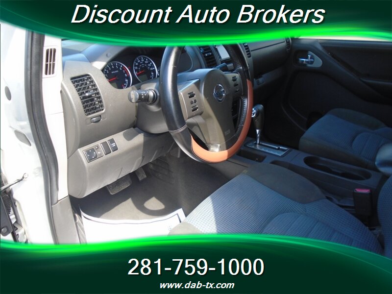 2006 Nissan Frontier SE SE 4dr Crew Cab - Photo 13 - Houston, TX 77082