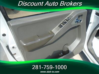2006 Nissan Frontier SE SE 4dr Crew Cab - Photo 12 - Houston, TX 77082