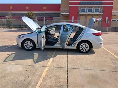 2017 Hyundai ELANTRA SE   - Photo 14 - Houston, TX 77082