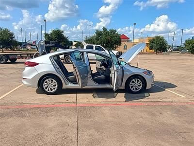 2017 Hyundai ELANTRA SE   - Photo 17 - Houston, TX 77082