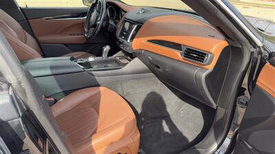 2018 Maserati Levante   - Photo 11 - Houston, TX 77082