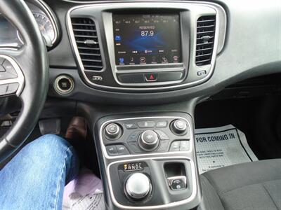 2015 Chrysler 200 Limited   - Photo 13 - Houston, TX 77082