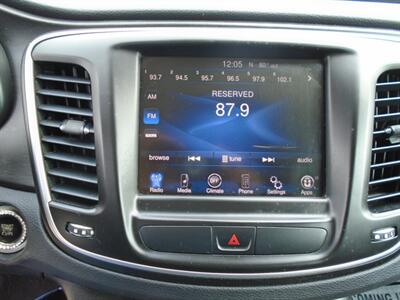 2015 Chrysler 200 Limited   - Photo 14 - Houston, TX 77082