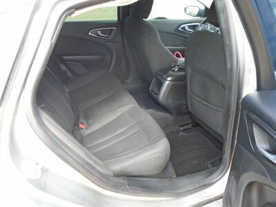 2015 Chrysler 200 Limited   - Photo 18 - Houston, TX 77082