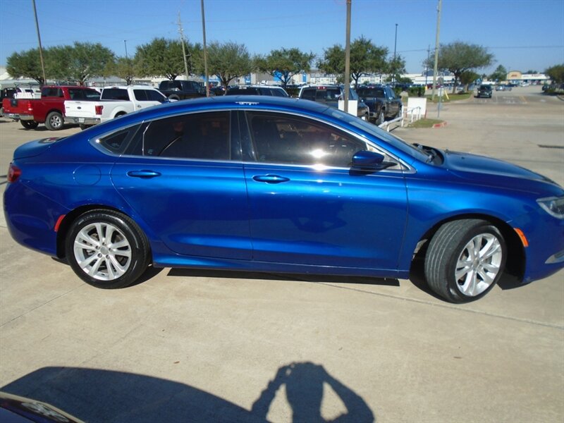 2015 Chrysler 200 Limited - Photo 4 - Houston, TX 77082