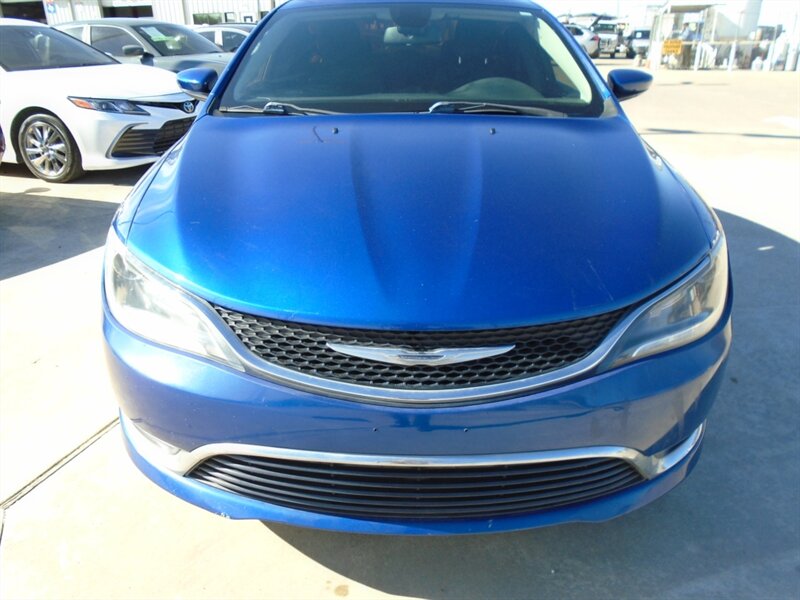 2015 Chrysler 200 Limited - Photo 2 - Houston, TX 77082