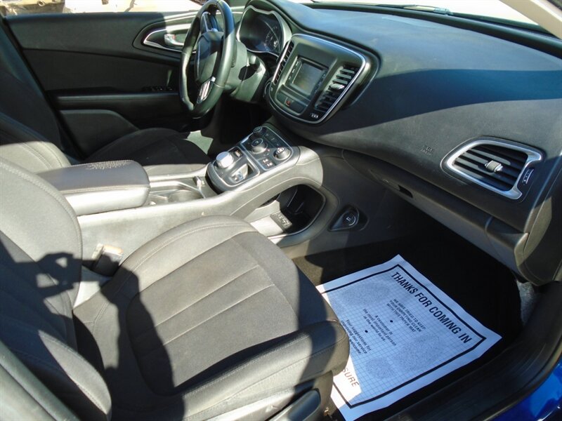 2015 Chrysler 200 Limited - Photo 14 - Houston, TX 77082