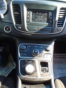 2015 Chrysler 200 Limited - Photo 19 - Houston, TX 77082