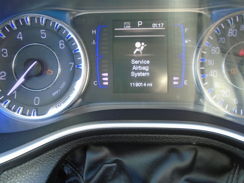 2015 Chrysler 200 Limited - Photo 16 - Houston, TX 77082