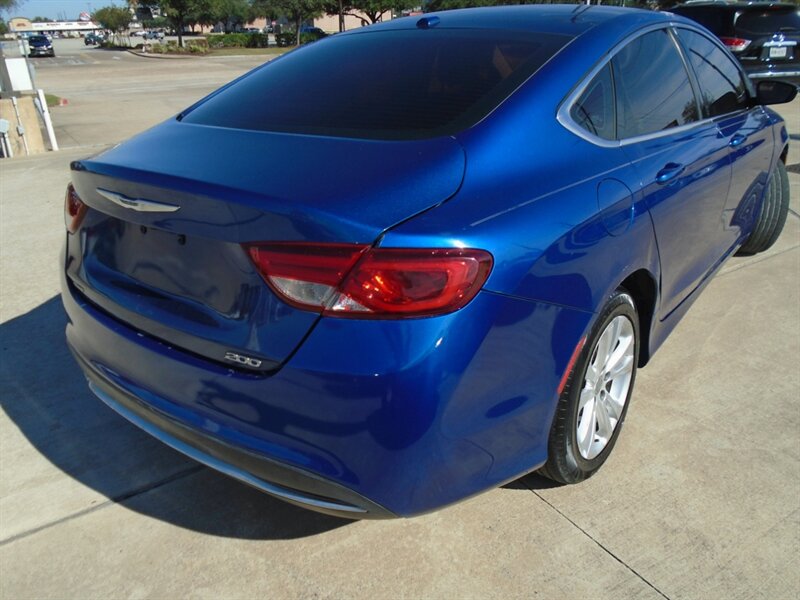 2015 Chrysler 200 Limited - Photo 5 - Houston, TX 77082