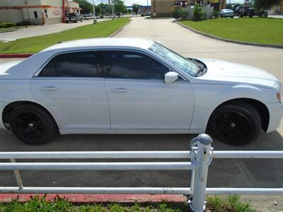 2012 Chrysler 300 Series   - Photo 4 - Houston, TX 77082