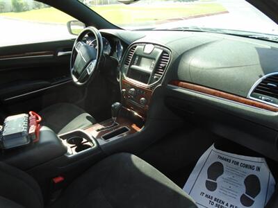 2012 Chrysler 300 Series   - Photo 11 - Houston, TX 77082
