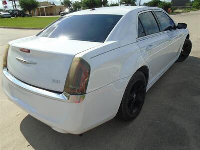2012 Chrysler 300 Series   - Photo 5 - Houston, TX 77082