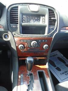 2012 Chrysler 300 Series   - Photo 14 - Houston, TX 77082