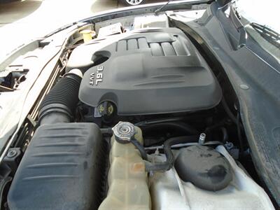 2012 Chrysler 300 Series   - Photo 18 - Houston, TX 77082