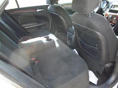 2012 Chrysler 300 Series   - Photo 16 - Houston, TX 77082