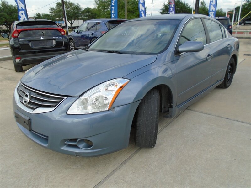 2011 Nissan Altima 2.5 - Photo 1 - Houston, TX 77082