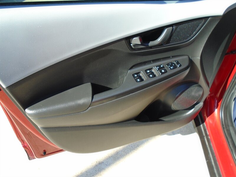 2021 Hyundai KONA SEL - Photo 12 - Houston, TX 77082