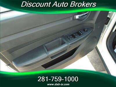 2009 Dodge Charger - Photo 10 - Houston, TX 77082