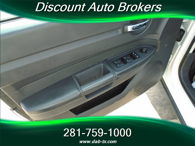 2009 Dodge Charger - Photo 10 - Houston, TX 77082