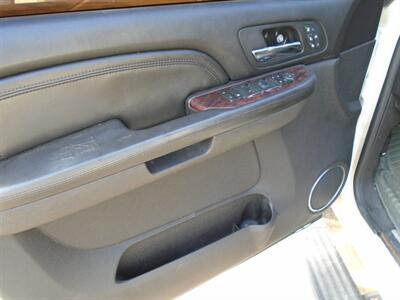 2009 GMC Yukon XL Denali   - Photo 12 - Houston, TX 77082