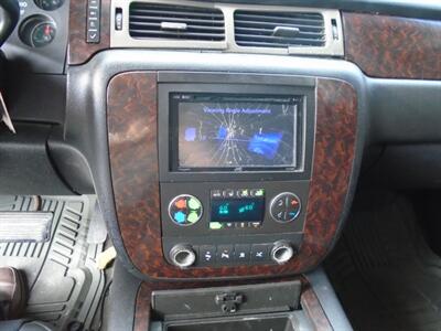 2009 GMC Yukon XL Denali   - Photo 17 - Houston, TX 77082