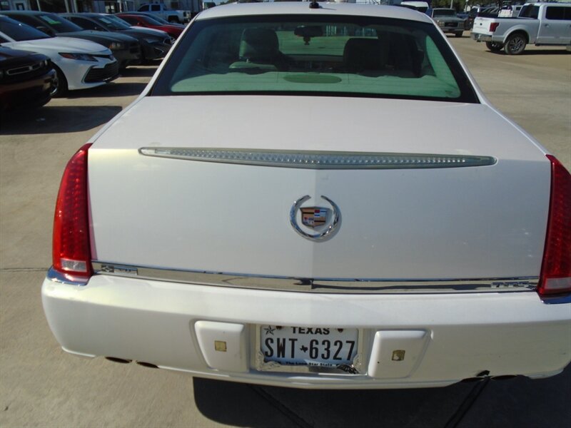 2006 Cadillac DTS Luxury I - Photo 6 - Houston, TX 77082