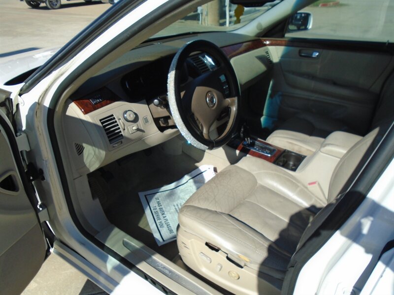 2006 Cadillac DTS Luxury I - Photo 10 - Houston, TX 77082