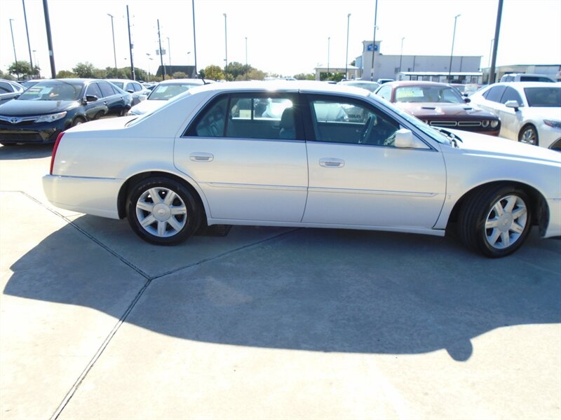 2006 Cadillac DTS Luxury I - Photo 4 - Houston, TX 77082
