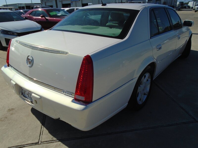 2006 Cadillac DTS Luxury I - Photo 5 - Houston, TX 77082