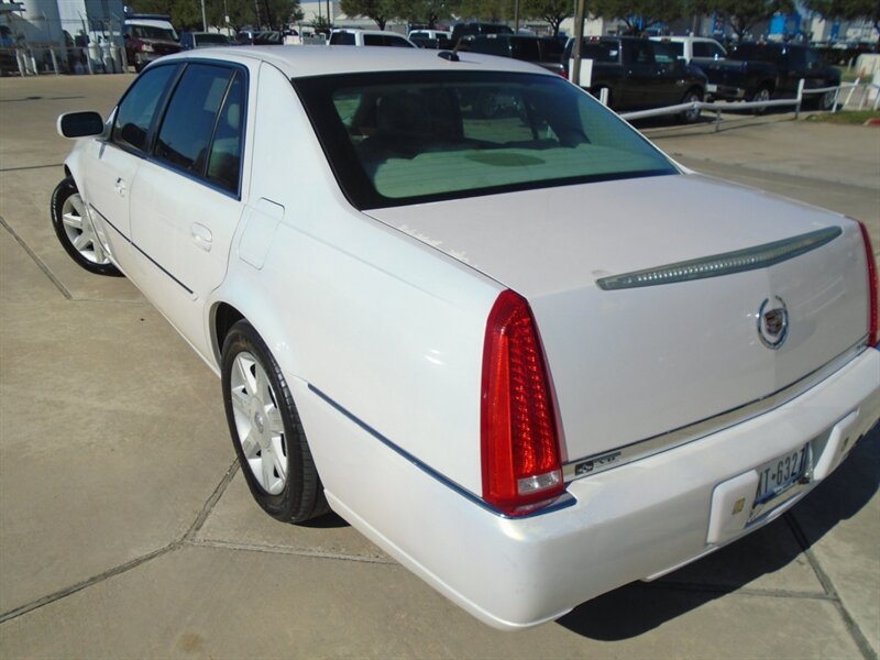2006 Cadillac DTS Luxury I - Photo 7 - Houston, TX 77082