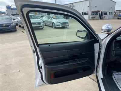 2008 Ford Crown Victoria Police Interceptor   - Photo 12 - Houston, TX 77082