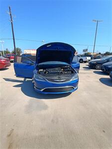 2015 Chrysler 200 Limited   - Photo 8 - Houston, TX 77082