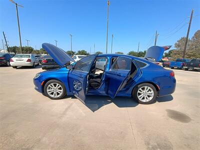 2015 Chrysler 200 Limited   - Photo 11 - Houston, TX 77082